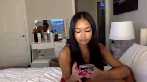 Snapshot of lillyxbella chatting on November 13, 12:53 am lillyxbella online show from November 13, 12:53 am