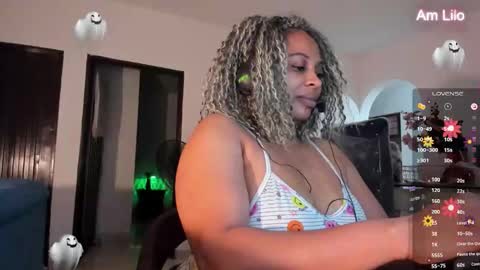 Snapshot of lilotoronto chatting on November 1, 3:19 am lilotoronto online show from November 1, 3:19 am