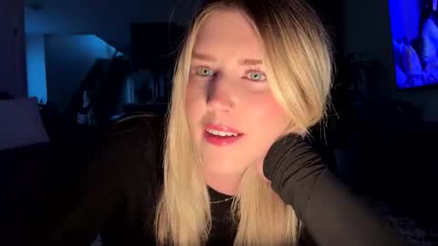 Ava online show from April 21, 10:56 pm