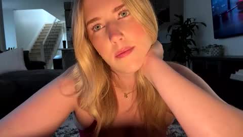 Ava online show from April 23, 1:35 pm