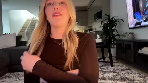 Ava online show from April 24, 2:19 pm