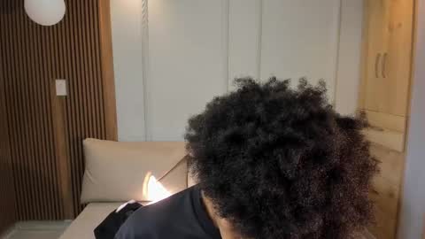 Snapshot of lilr_ chatting on December 6, 1:33 pm lilr_ online show from December 6, 1:33 pm