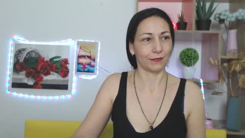 Snapshot of lilugrants chatting on January 19, 1:32 am lilugrants online show from January 19, 1:32 am