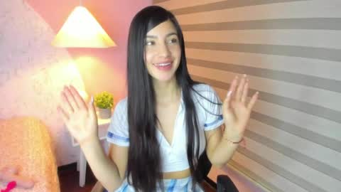 Snapshot of lily__10 chatting on May 12, 11:46 pm Lily online show from May 12, 11:46 pm