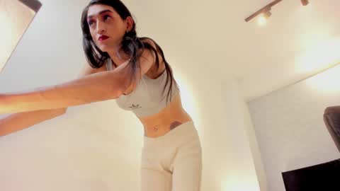 Snapshot of lily_cash1 chatting on October 22, 7:46 pm lily_cash1 online show from October 22, 7:46 pm