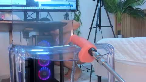 lily_cole27 online show from June 26, 1:15 pm