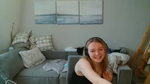 Lily dollyx online show from November 22, 9:52 am