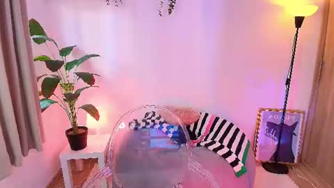 Snapshot of lily_evans_ chatting on August 5, 9:50 pm just lily online show from August 5, 9:50 pm