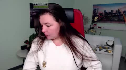 Lily online show from November 18, 4:39 am