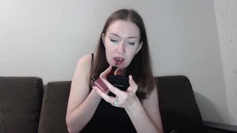 Snapshot of lily_love_x chatting on November 5, 12:10 am lily_love_x online show from November 5, 12:10 am