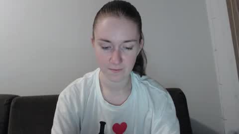 Snapshot of lily_love_x chatting on November 25, 4:34 am lily_love_x online show from November 25, 4:34 am