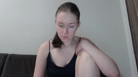 lily_love_x online show from April 13, 10:59 pm
