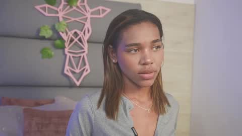 Lily Miiller online show from November 21, 8:40 pm