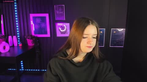 Snapshot of lily_moonlight chatting on December 12, 6:47 am Lily online show from December 12, 6:47 am