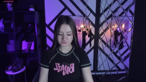 Snapshot of lily_moonlight chatting on January 25, 7:17 am Lily online show from January 25, 7:17 am