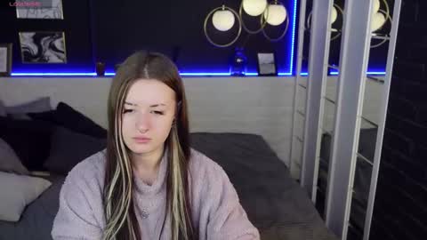 Snapshot of lily_moonlight chatting on February 27, 8:06 am Lily online show from February 27, 8:06 am