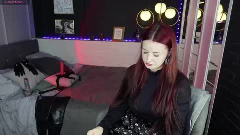 Snapshot of lily_moonlight chatting on October 1, 7:25 am Lily online show from October 1, 7:25 am