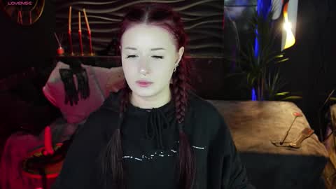 Snapshot of lily_moonlight chatting on October 22, 7:41 am Lily online show from October 22, 7:41 am