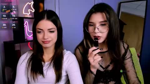 Snapshot of lily_morty chatting on October 22, 7:24 pm Lily online show from October 22, 7:24 pm