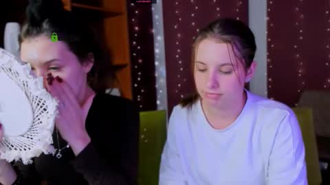 Lily online show from November 5, 7:25 pm