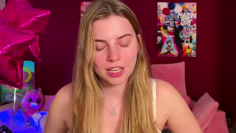Snapshot of lily_smily chatting on May 23, 5:39 pm Lily online show from May 23, 5:39 pm