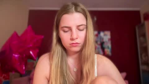 Snapshot of lily_smily chatting on May 24, 6:46 pm Lily online show from May 24, 6:46 pm