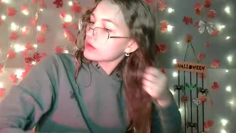small lily online show from October 19, 3:01 pm