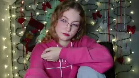 small lily online show from December 16, 6:13 pm