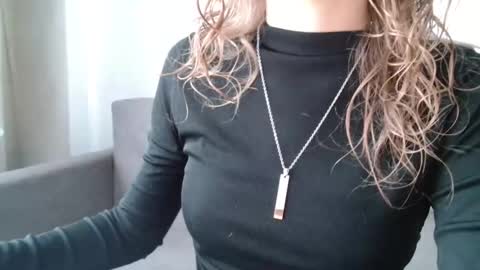 small lily online show from April 21, 4:12 pm