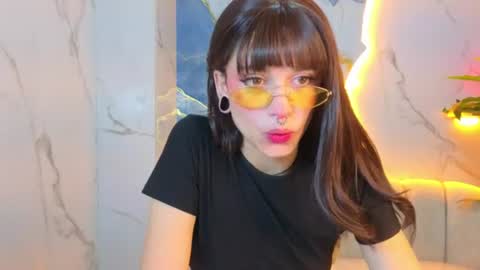 Snapshot of lily_tx chatting on July 16, 1:39 pm Follow me.. Live 730 to 1400 online show from July 16, 1:39 pm