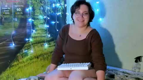Lily online show from August 4, 8:00 pm