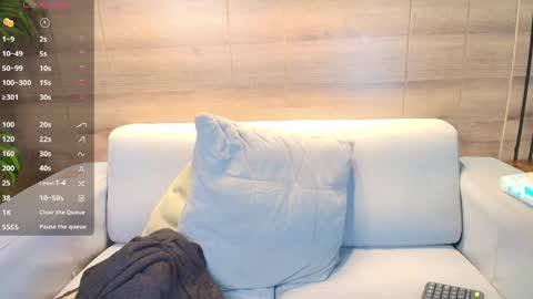 Snapshot of lily_waist chatting on April 9, 6:19 am lily_waist online show from April 9, 6:19 am