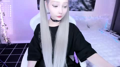 Snapshot of lily_weep chatting on May 9, 3:34 am Lily online show from May 9, 3:34 am