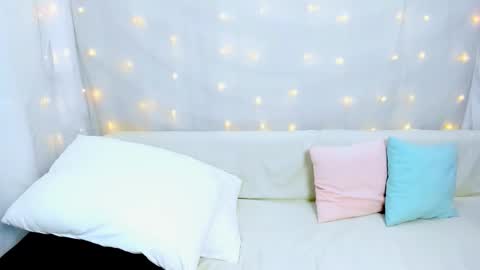 Snapshot of lilydavisss chatting on December 14, 3:01 am lilydavisss online show from December 14, 3:01 am