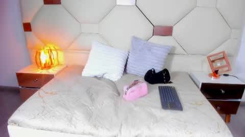 Snapshot of lilydoll1 chatting on July 1, 8:30 pm Lily online show from July 1, 8:30 pm