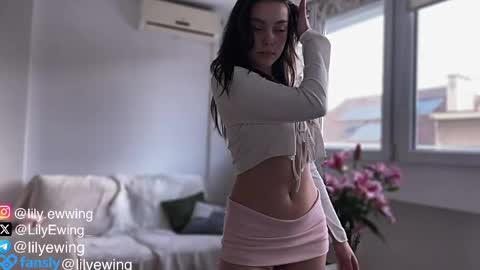 Snapshot of lilyewing_ chatting on May 4, 3:30 pm Lily online show from May 4, 3:30 pm