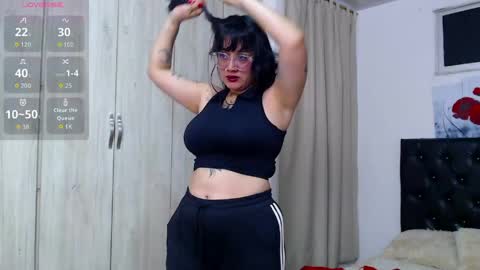 lilyfox23 online show from April 21, 12:44 pm