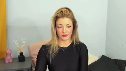Lily online show from December 1, 4:29 pm