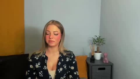 Lily online show from March 2, 5:04 pm