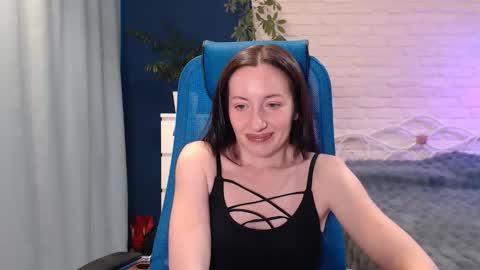 Snapshot of lilymellow chatting on October 7, 5:37 am Lily online show from October 7, 5:37 am