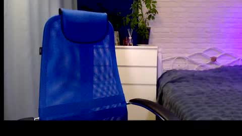 Snapshot of lilymellow chatting on November 17, 7:36 am Lily online show from November 17, 7:36 am