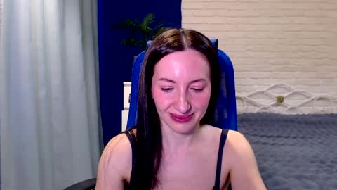 Snapshot of lilymellow chatting on April 2, 5:05 am Lily online show from April 2, 5:05 am
