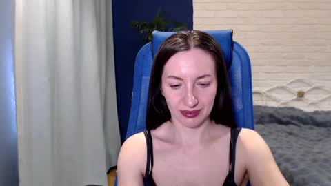 Snapshot of lilymellow chatting on April 10, 6:29 am Lily online show from April 10, 6:29 am