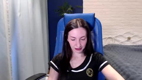 Snapshot of lilymellow chatting on April 14, 7:36 am Lily online show from April 14, 7:36 am