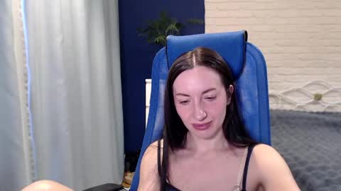 Snapshot of lilymellow chatting on April 15, 7:37 am Lily online show from April 15, 7:37 am