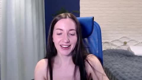 Snapshot of lilymellow chatting on April 16, 8:37 am Lily online show from April 16, 8:37 am