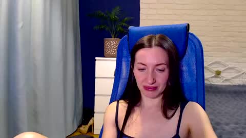 Snapshot of lilymellow chatting on April 20, 5:10 am Lily online show from April 20, 5:10 am