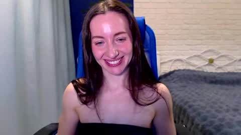 Snapshot of lilymellow chatting on April 23, 7:41 am Lily online show from April 23, 7:41 am