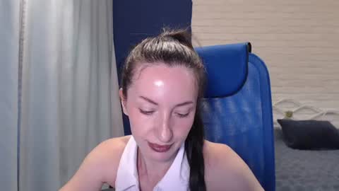 Snapshot of lilymellow chatting on July 7, 9:24 am Lily online show from July 7, 9:24 am