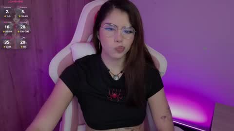 Snapshot of lilyrouse_ chatting on May 28, 3:48 am lily help me to collect more cosplay online show from May 28, 3:48 am
